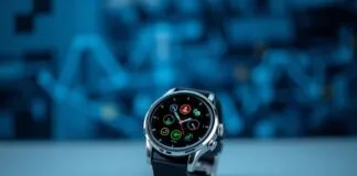 The Intersection of Technology and Health: How Smartwatches Are Revolutionizing Fitness Tracking The Intersection of Technology and Health: How Smartwatches Are Transforming Fitness Monitoring